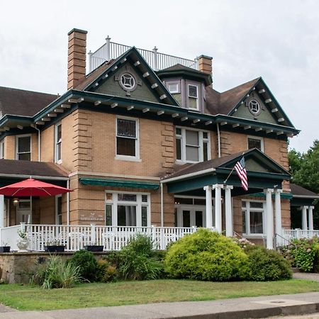 Elk River Hotel & Cafe Sutton Bagian luar foto