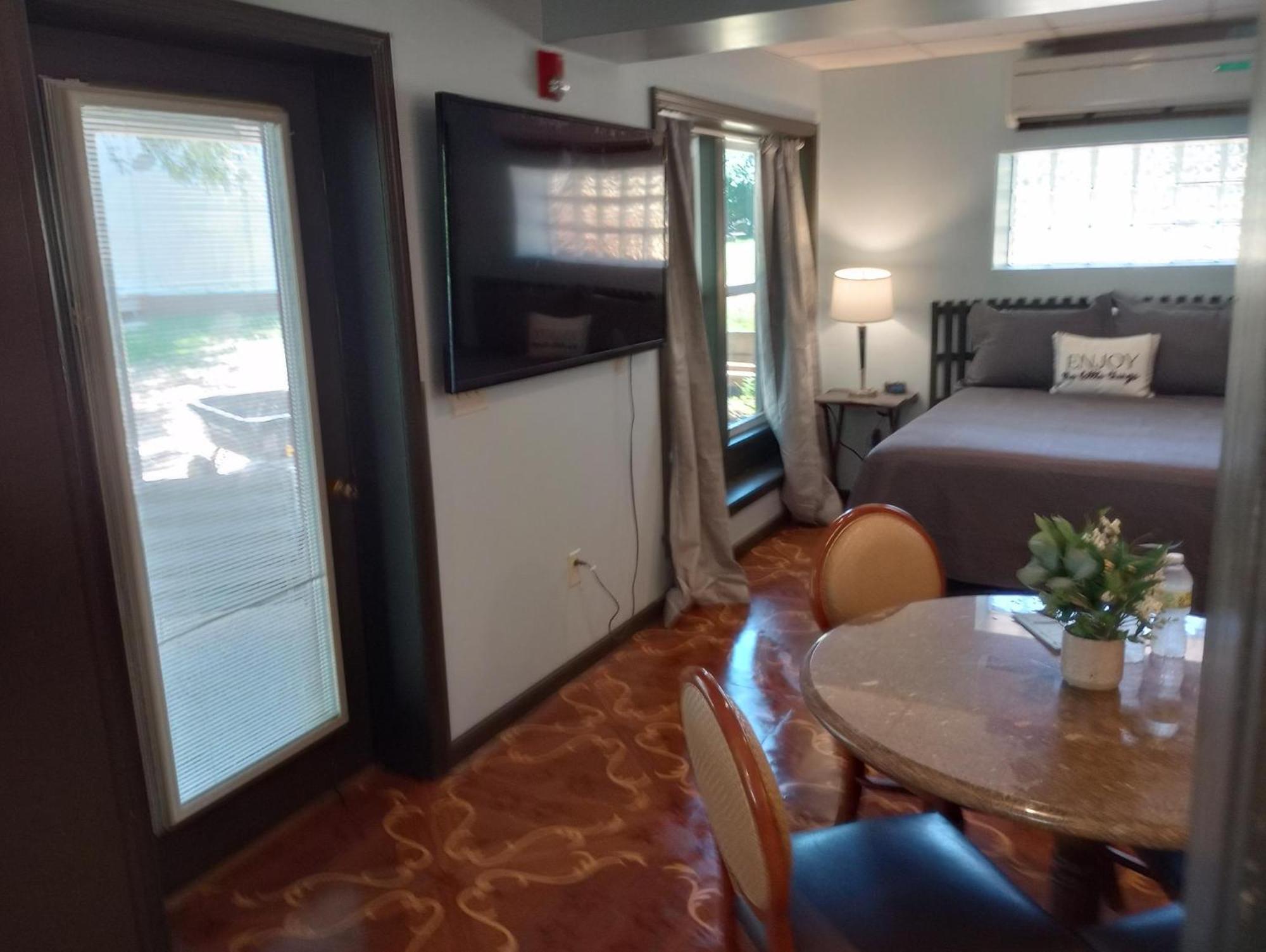 Elk River Hotel & Cafe Sutton Bagian luar foto