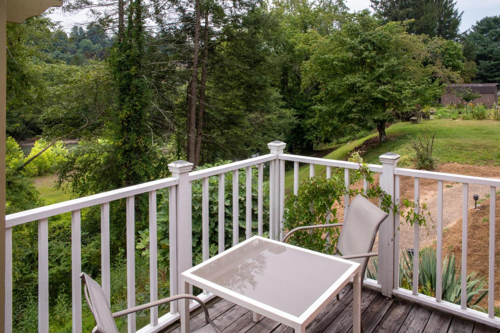 Elk River Hotel & Cafe Sutton Bagian luar foto