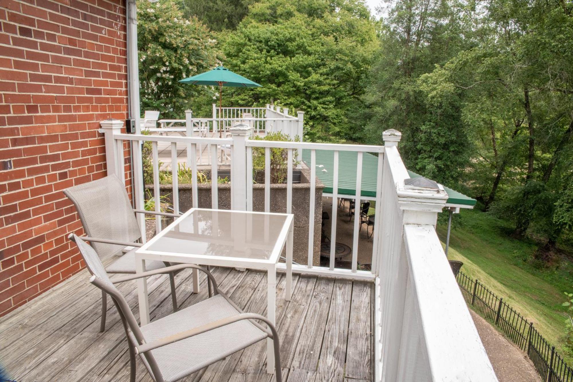 Elk River Hotel & Cafe Sutton Bagian luar foto