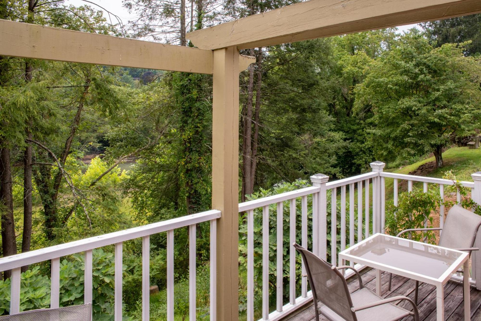 Elk River Hotel & Cafe Sutton Bagian luar foto