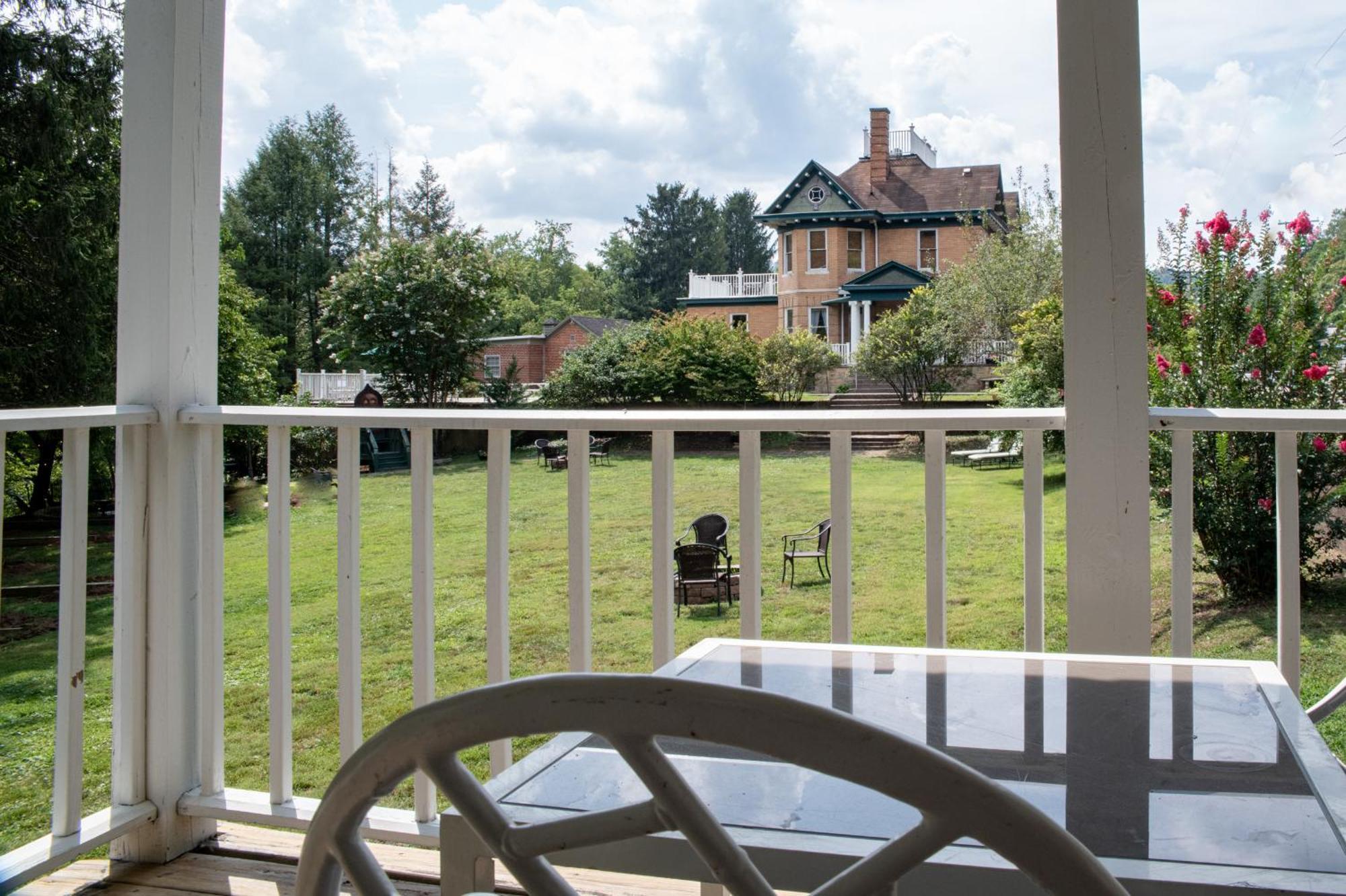 Elk River Hotel & Cafe Sutton Bagian luar foto