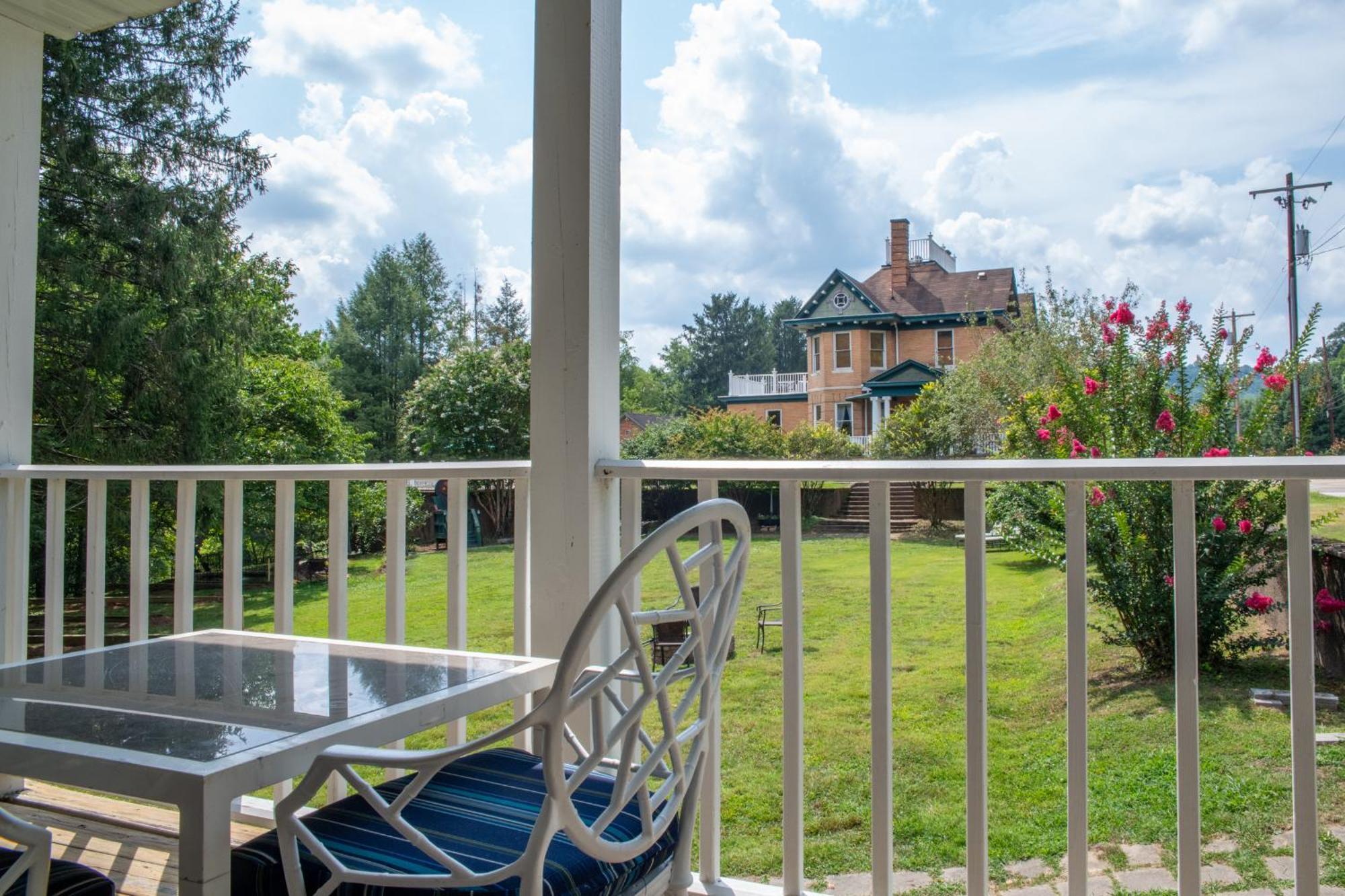 Elk River Hotel & Cafe Sutton Bagian luar foto
