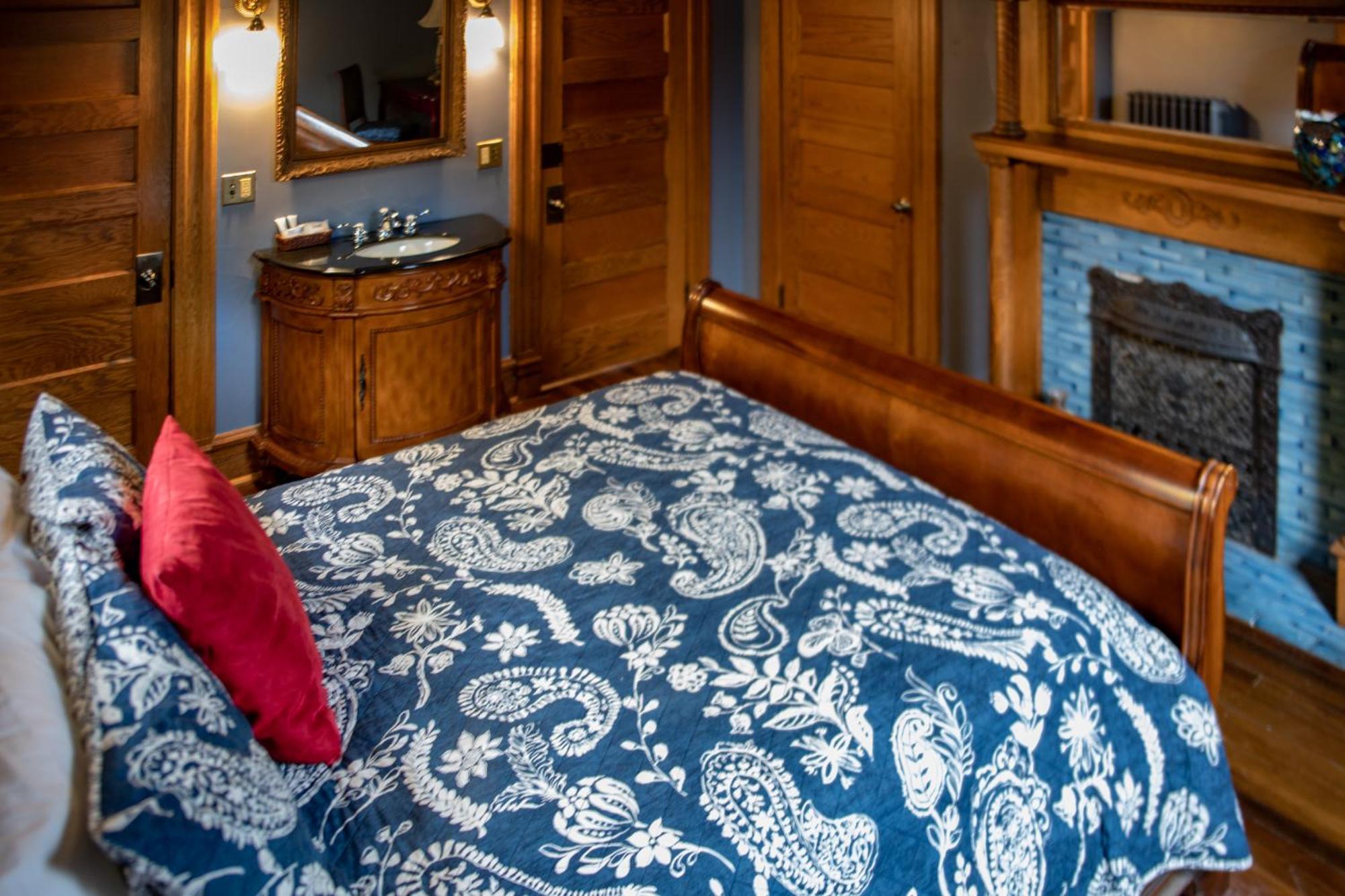 Elk River Hotel & Cafe Sutton Bagian luar foto