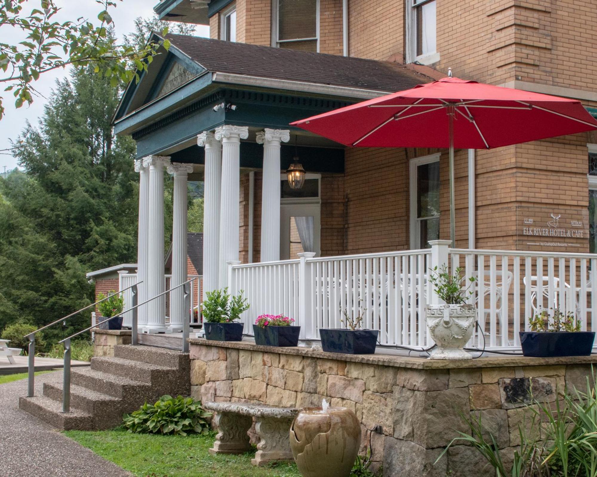 Elk River Hotel & Cafe Sutton Bagian luar foto