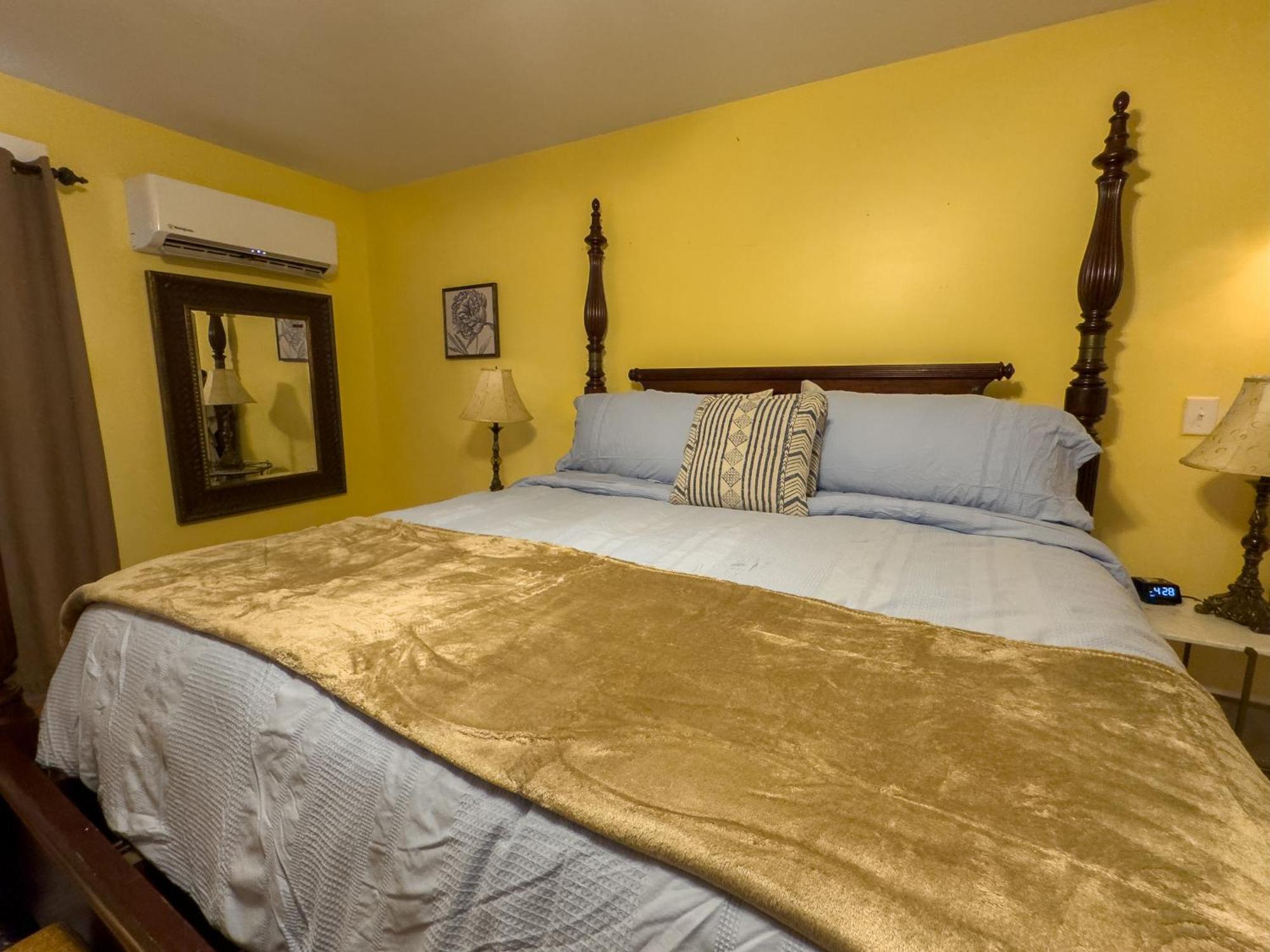 Elk River Hotel & Cafe Sutton Bagian luar foto